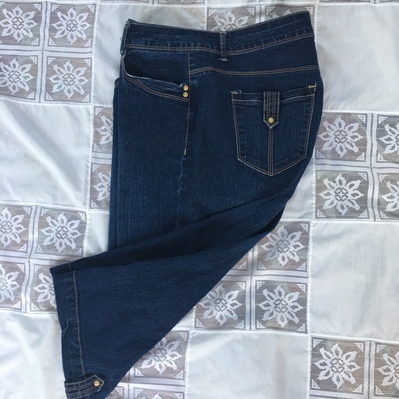 Pants - 🔥🔥5/$25..Bandolino denim capris size 12